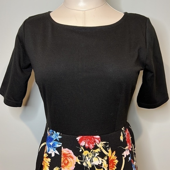 Women’s Floral Dress - Picture 3 of 17